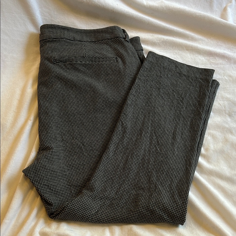 Old Navy Women's Black Houndstooth Pixie Pants - image 1